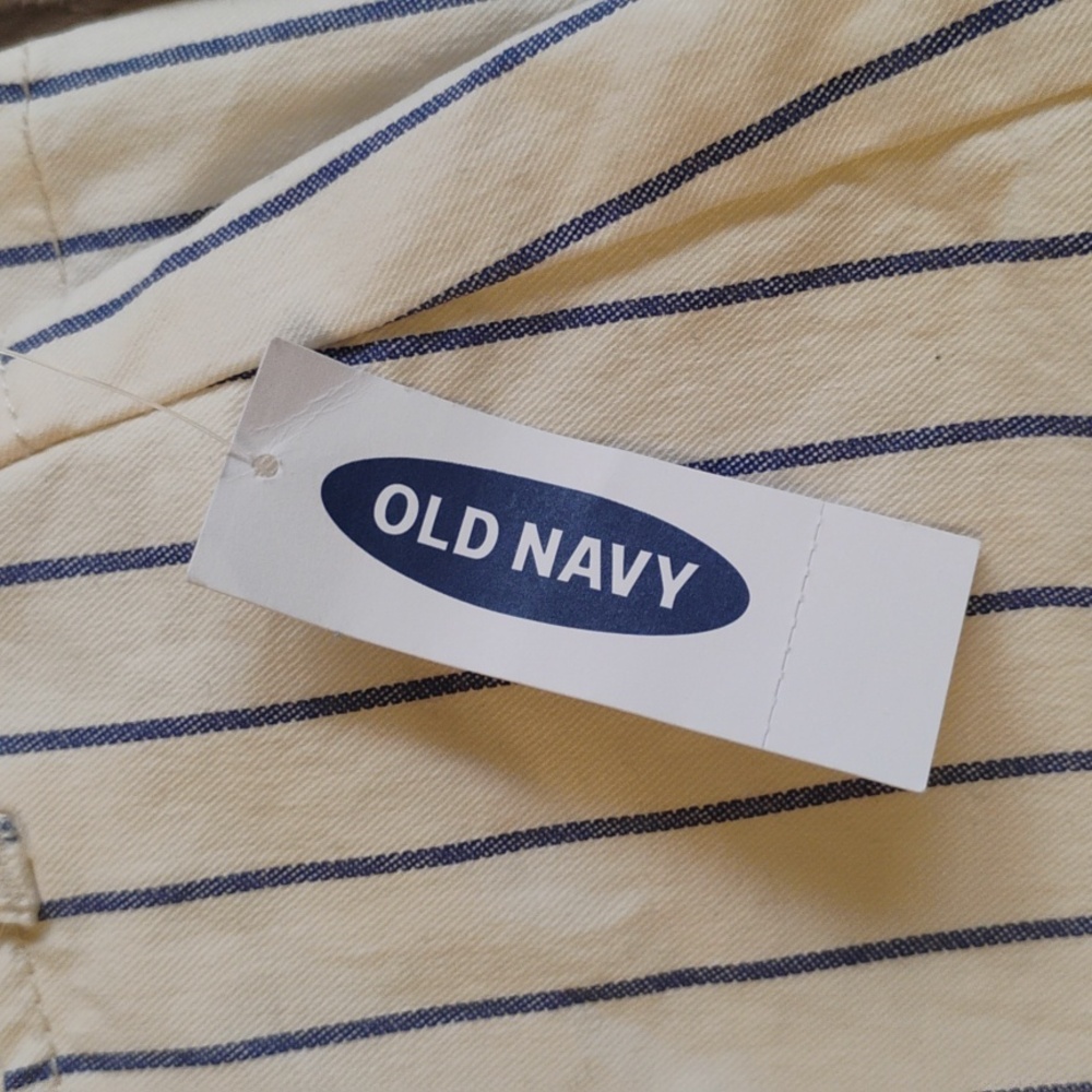 Old Navy Cream and Blue Striped Shorts Size 20 - Picture 2 of 8